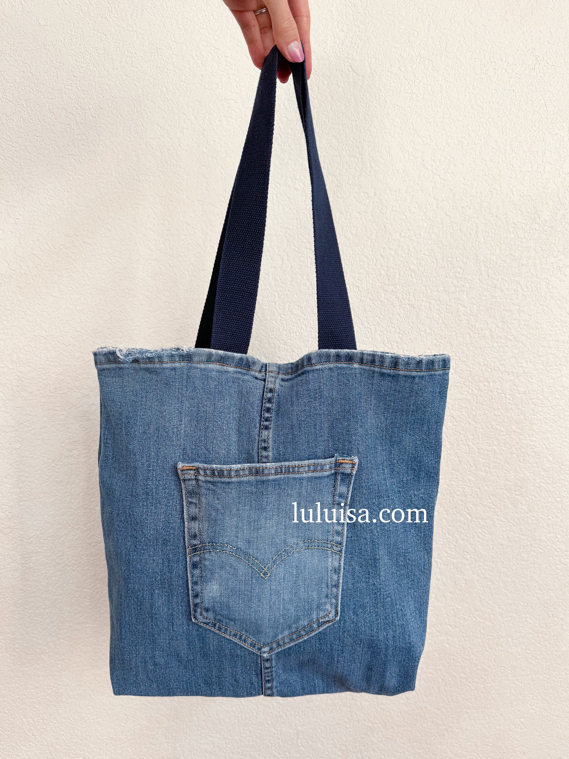 luluisa sewing patterns, designerluisa patrones de costura tote bag, tote bag jeans sewing pater, upcycled jeans tote bag, reciclaje de pantalones de mezclilla en una bolsa de jeans