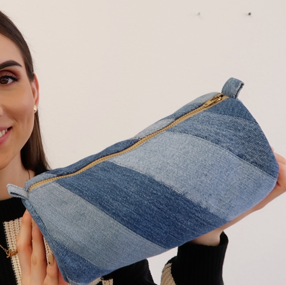 how to make a belt bag how to make a barrel bag, cylinder bag patter, diy upcycle levis jeans, upcycle jeans bolsa cilindrica, bolsa moldes, barrel bag sewing patterns easy tutorial.jpg